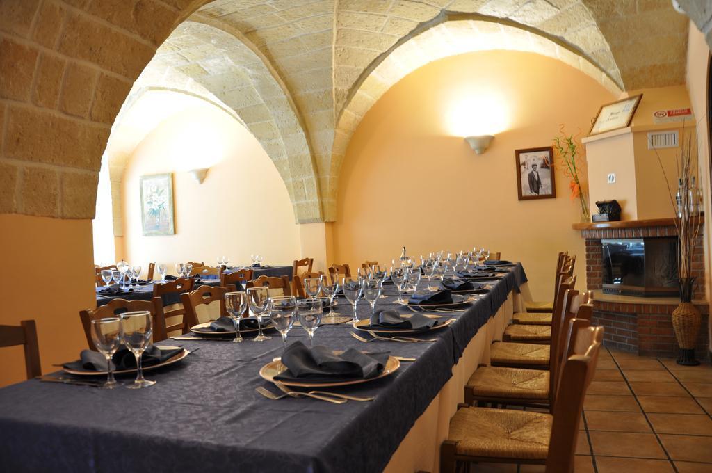Crispiano Al Borgo Antico Ristorante E B&B מראה חיצוני תמונה